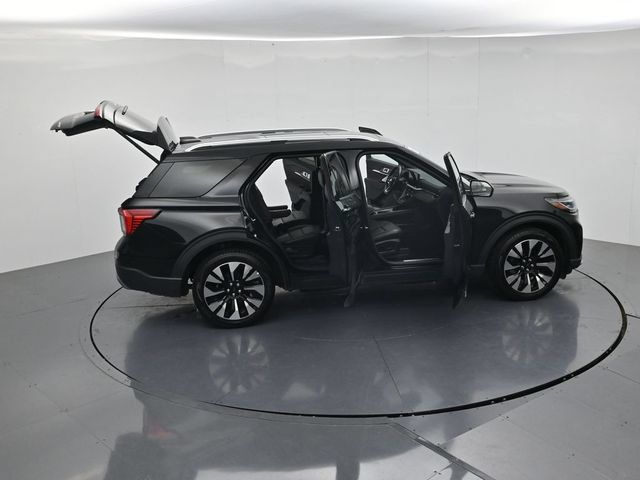 Certified 2025 Ford Explorer Platinum w/ LUX Leather Package AWD/4WD image 52