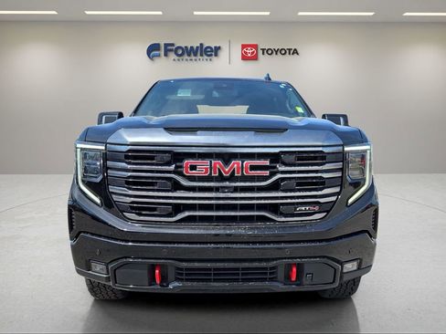 Used 2023 GMC Sierra 1500 AT4 w/ AT4 Preferred Package AWD/4WD image 2