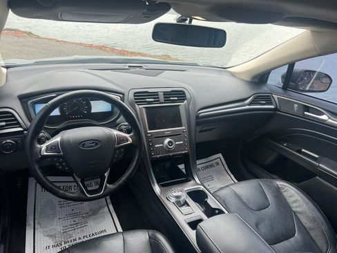 Used 2018 Ford Fusion Titanium image 29