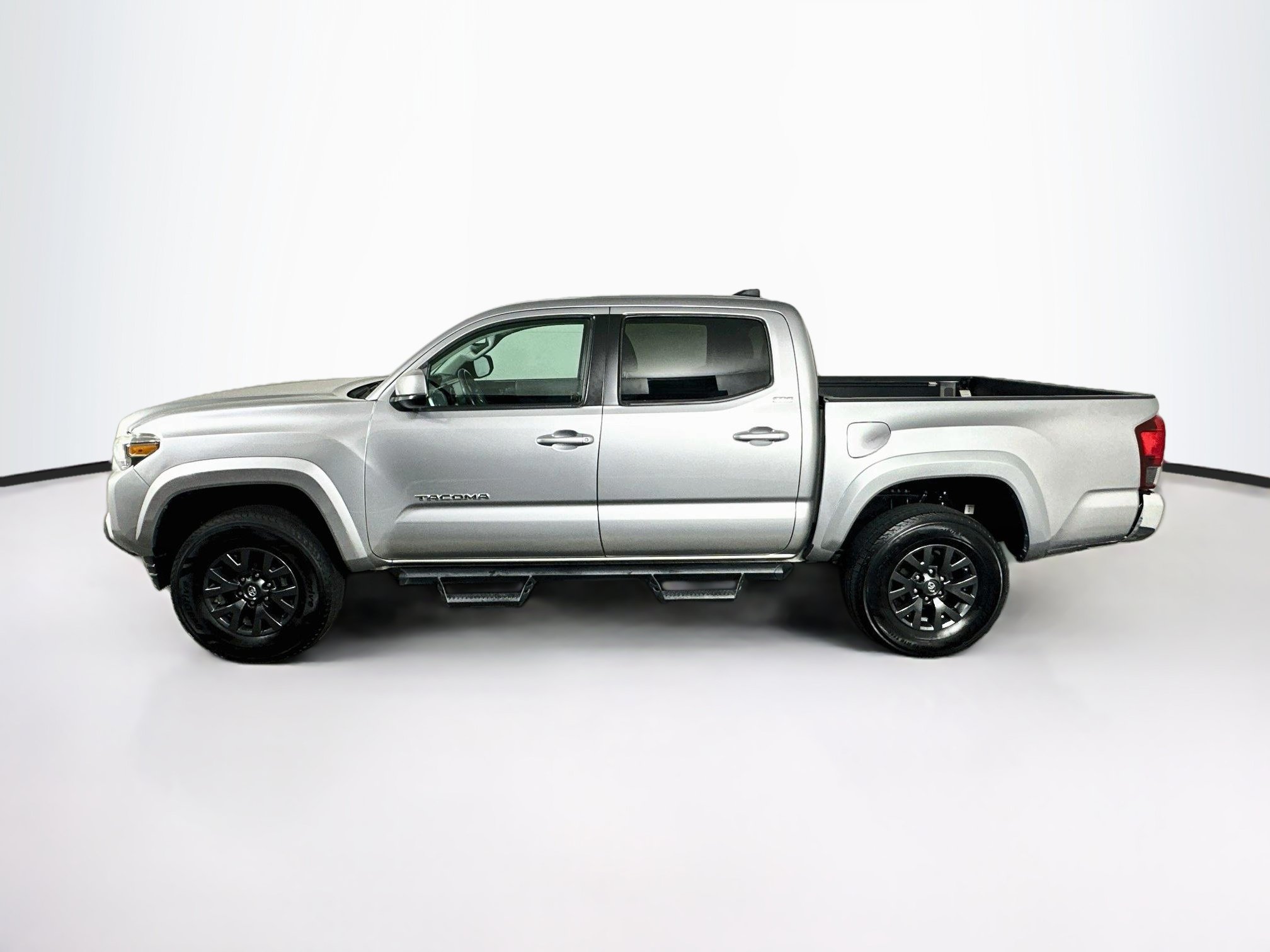 Used 2021 Toyota Tacoma SR5 RWD image 4