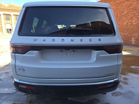 Used 2024 Jeep Wagoneer Series III image 6