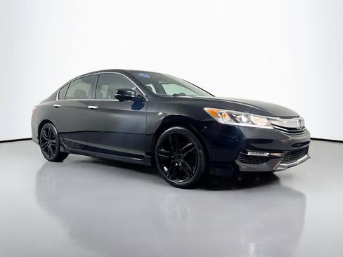Used 2017 Honda Accord Sport image 3