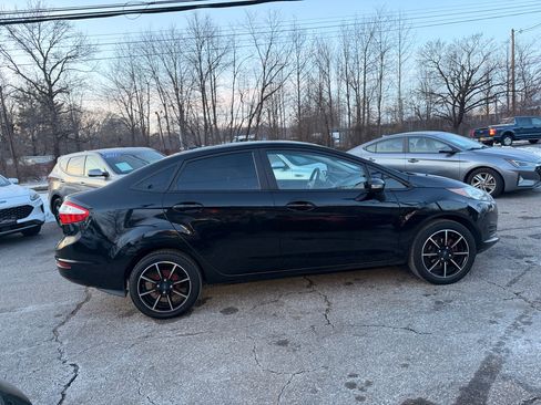 Used 2019 Ford Fiesta SE w/ Cold Weather Package image 9