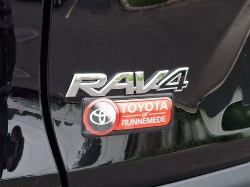 Certified 2025 Toyota RAV4 XLE FWD image 30