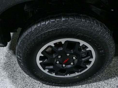 Used 2025 Toyota Tacoma TRD Off-Road AWD/4WD image 11