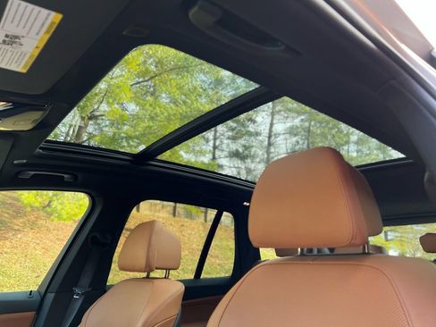 Used 2019 BMW X5 xDrive40i w/ M Sport Package AWD/4WD image 44