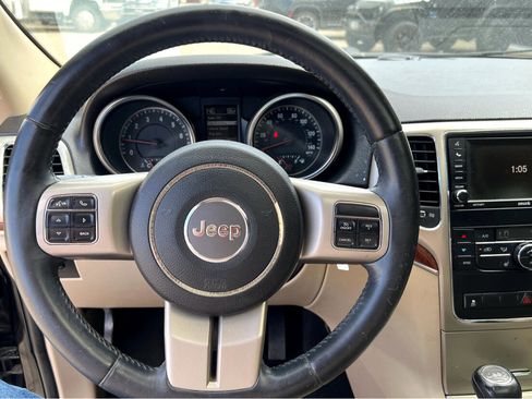 Used 2013 Jeep Grand Cherokee Limited image 16