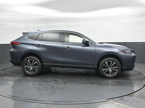 Used 2022 Toyota Venza LE AWD/4WD image 3