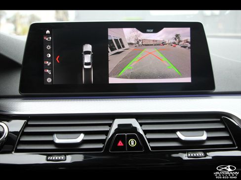 Used 2019 BMW 530e w/ M Sport Package image 21