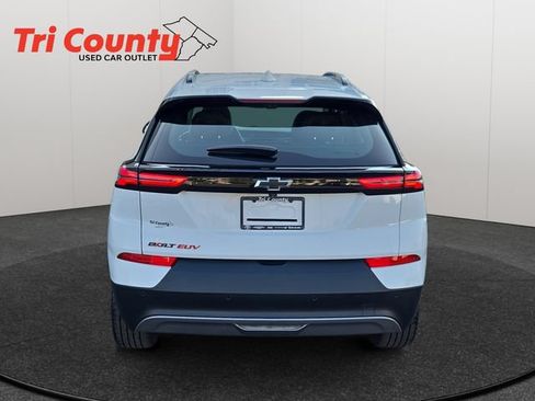 Used 2023 Chevrolet Bolt EUV Premier w/ Sun & Sound Package FWD image 7