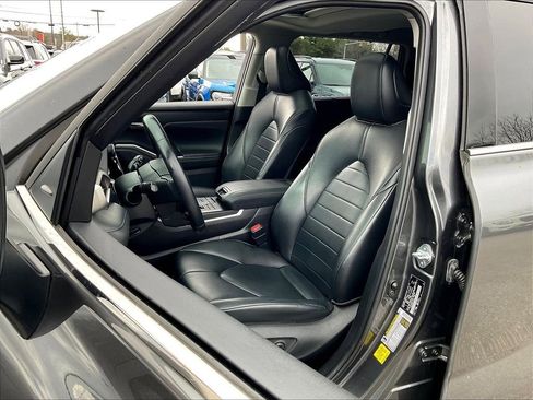 Used 2021 Toyota Highlander XLE AWD/4WD image 9