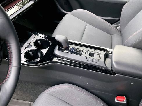 Certified 2025 Toyota Prius Plug-In Hybrid image 16