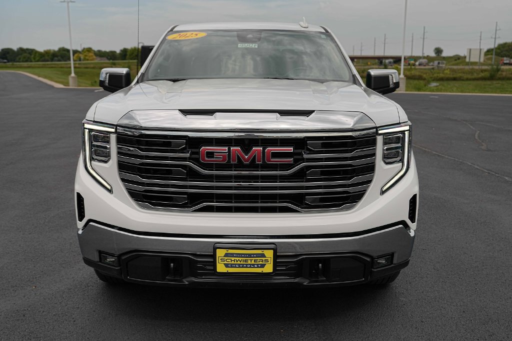 Used 2025 GMC Sierra 1500 SLT AWD/4WD image 2