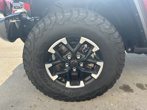 Used 2025 Jeep Wrangler Unlimited Rubicon AWD/4WD image 12