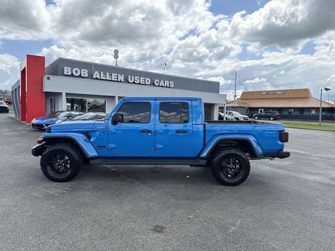 Used 2025 Jeep Gladiator Sport AWD/4WD image 11