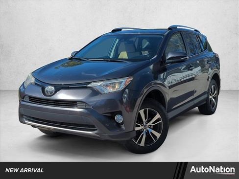 Used 2018 Toyota RAV4 XLE image 1