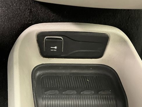 Used 2019 Chrysler Pacifica LX image 21