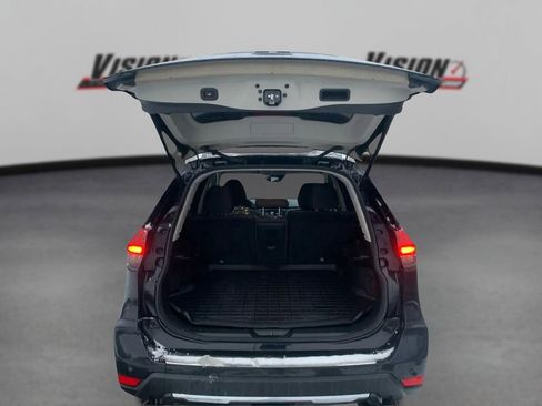 Used 2019 Nissan Rogue SV w/ Premium Package image 11