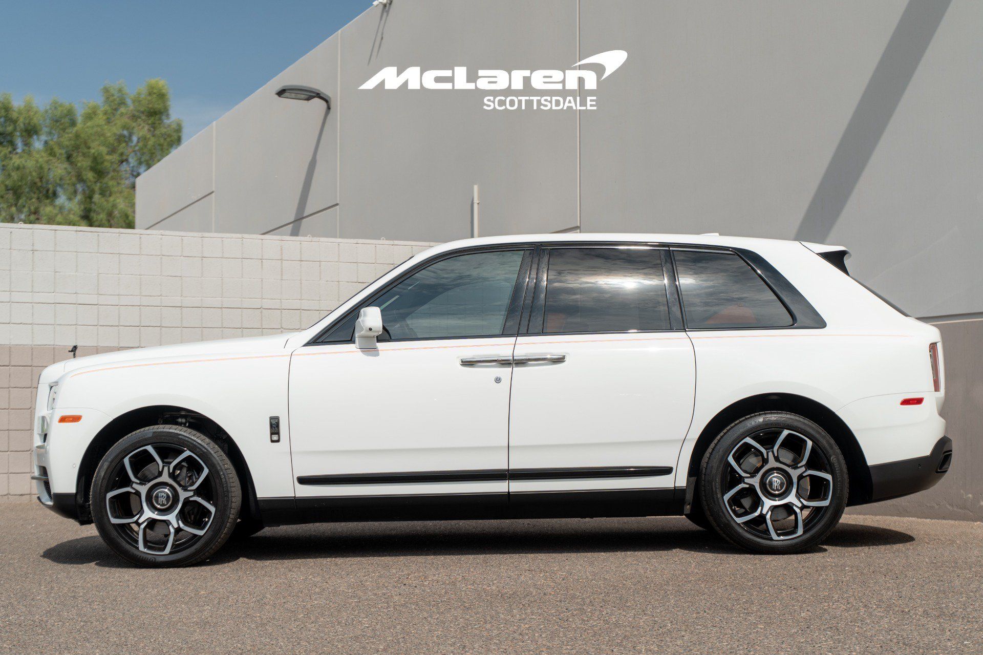 Used 2022 Rolls-Royce Cullinan Black Badge AWD/4WD image 4