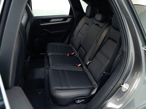New 2026 Porsche Cayenne image 31