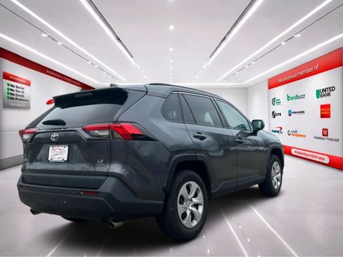 Used 2020 Toyota RAV4 LE AWD/4WD image 7