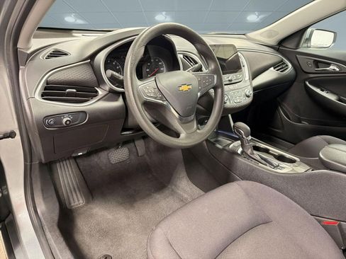 Used 2025 Chevrolet Malibu LT FWD image 4