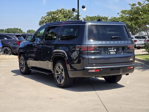 Used 2024 Jeep Wagoneer Series II w/ Flexible Seating Group RWD image 3