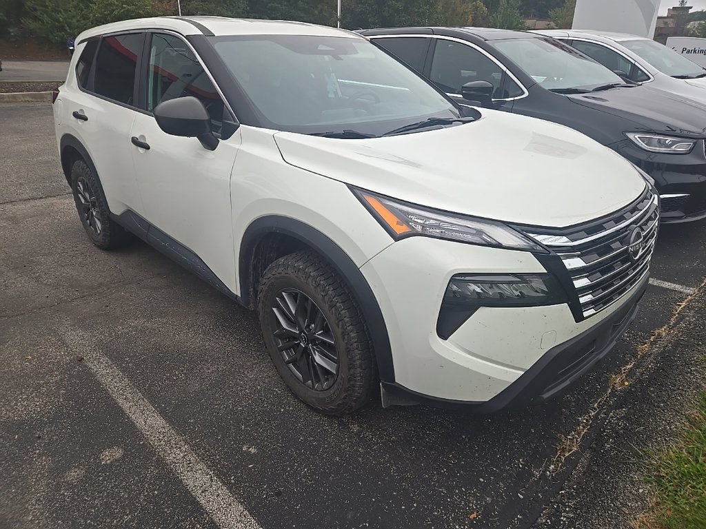 Used 2024 Nissan Rogue S AWD/4WD image 3