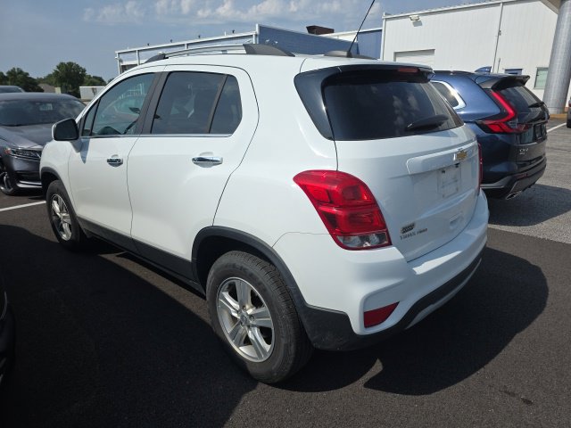 Used 2020 Chevrolet Trax LT w/ LT Convenience Package AWD/4WD image 2