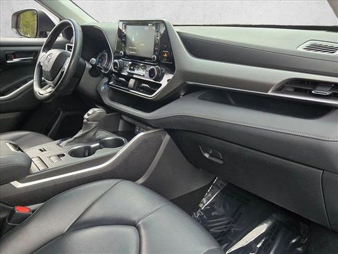 Used 2022 Toyota Highlander XLE image 23