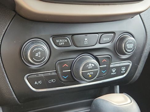 Certified 2017 Jeep Cherokee Limited image 17