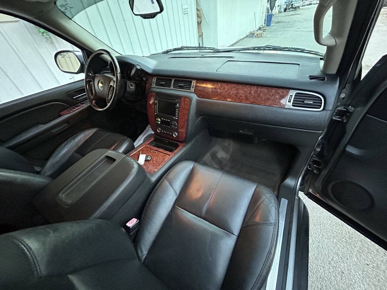 Used 2008 Chevrolet Avalanche LTZ w/ LTZ Preferred Equipment Group RWD image 33