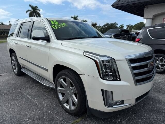Used 2015 Cadillac Escalade Luxury RWD image 1