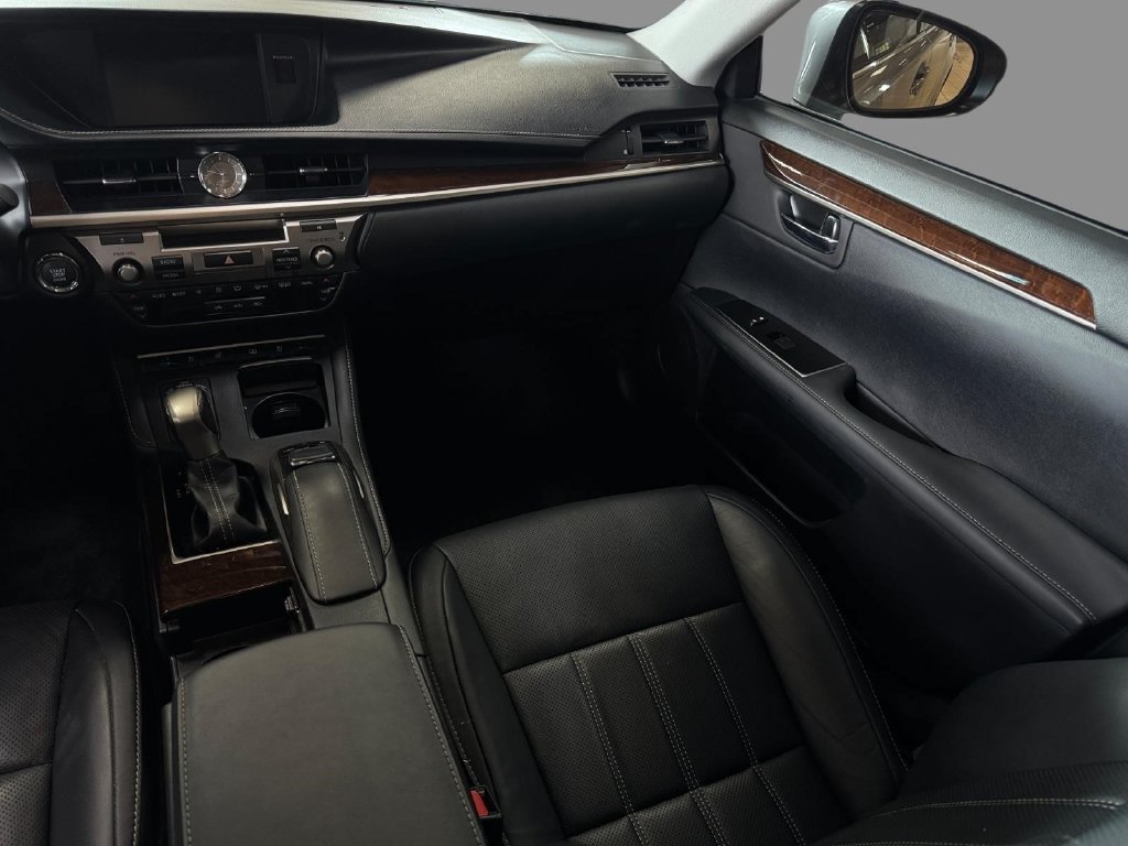 Used 2018 Lexus ES 350 w/ Luxury Package w/Wood Trim FWD image 8