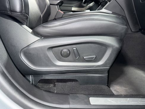 Used 2023 Ford Explorer Limited image 6