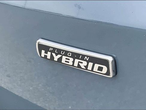 Certified 2025 Ford Escape SE w/ PHEV Premium Package image 9