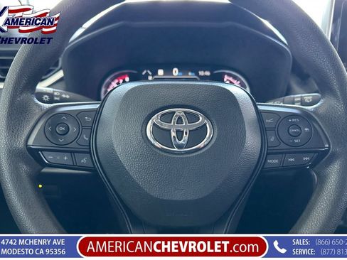 Used 2025 Toyota RAV4 XLE FWD image 31
