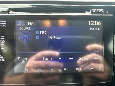 Used 2017 Honda Fit EX image 19