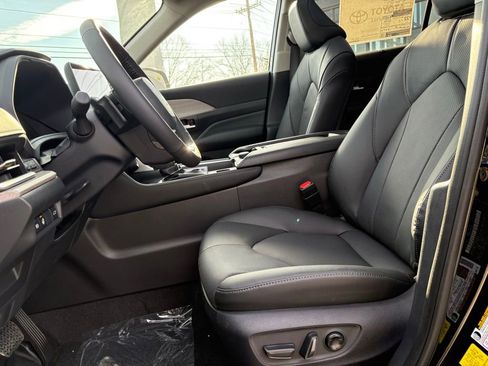 New 2026 Toyota Grand Highlander Platinum image 10