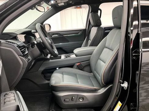 Used 2025 GMC Acadia AT4 w/ Luxury Package AWD/4WD image 24