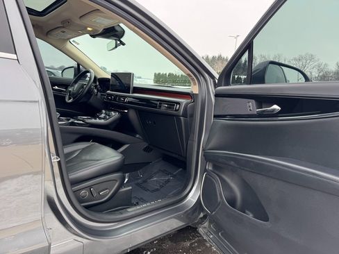 Certified 2022 Lincoln Nautilus Reserve image 12