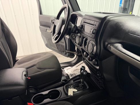 Used 2017 Jeep Wrangler Sport image 13