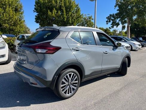 Used 2023 Nissan Kicks SV image 3