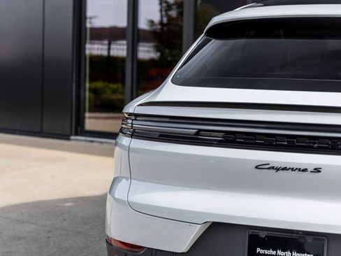 Certified 2025 Porsche Cayenne S AWD/4WD image 13