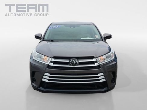 Used 2017 Toyota Highlander LE AWD/4WD image 2
