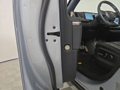 Used 2024 Rivian R1S Adventure image 32