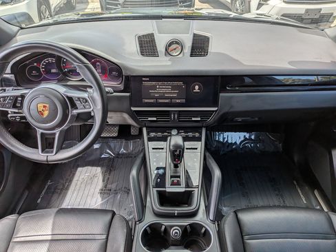 Used 2023 Porsche Cayenne AWD/4WD image 16