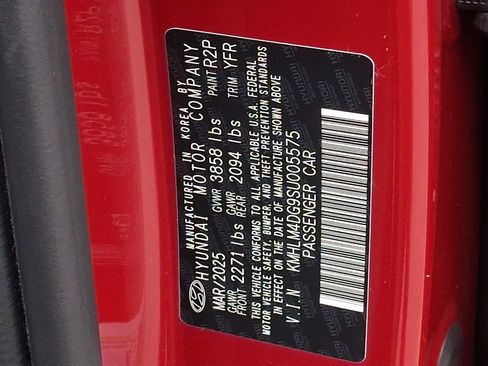 Certified 2025 Hyundai Elantra Sport image 28