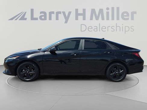 Used 2023 Hyundai Elantra SEL w/ Cargo Package FWD image 2