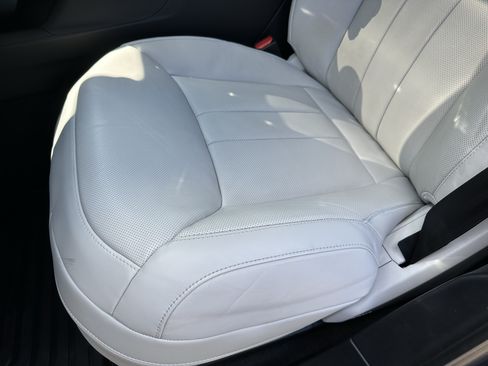 Used 2025 Land Rover Range Rover Sport SE AWD/4WD image 16